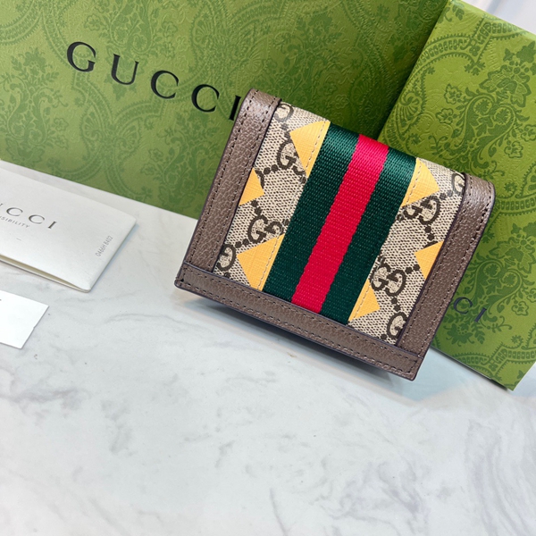 グッチ財布コピー背面デザイン